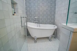 Exquisite Studio Guesthouse Near Downtowns Core - Image 4