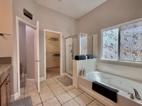 Big 4 bedroom house with parkview 15 min to airport or downtown - Image 4