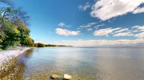 HART’S HAVEN  Lakefront Cottage in Waupoos. Close to The Sandbanks and wineries. - Image 5