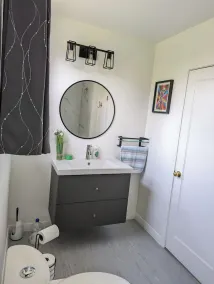 Spacious 3 Bedroom Cabin by the lake Sleeps 6 - Image 3