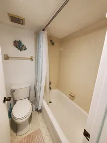 2/2 Spacious Condo 15 min away from Gulf Coast Beaches - Image 4