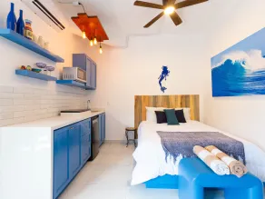 Beach Condo on the Marina, Fully Renovated - Image 5
