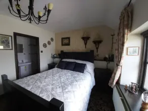 2 Bed Flat - Sleeps 3 - Parking - Wifi - Image 4