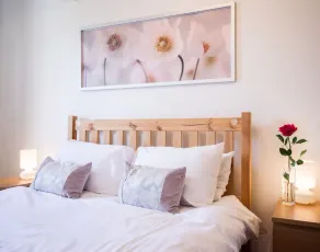Spacious, bright, central apartment for up to 4 - Image 3