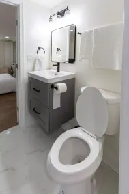 Cozy 2 bedroom at the heart of DC FREE Parking - Image 4