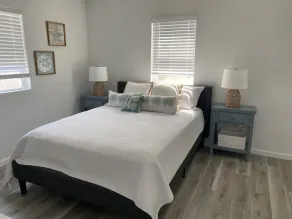 Completely remodeled dog friendly 3 bedroom home w/beach gear and linen included - Image 4