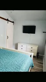 Cheerful One Bedroom Remodeled Tiny Home, close to everything! - Image 5