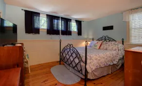 HyannisPort Cottage w/King Bed. Ocean View! Short Walk on footpath to 2 Beaches - Image 4