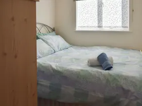 2 bedroom accommodation in Falmouth - Image 4
