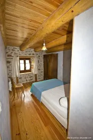 Cottage on the edge of the forest and near the gorges of the allier - Image 3