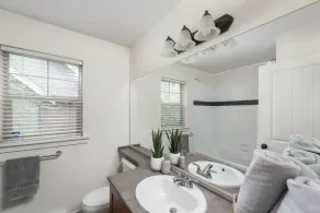 Cozy Cultus Cottage with seasonal shared pool and hot tub! Pet Friendly! - Image 4