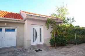 Holiday apartment in a quiet and sunny location - Image 4