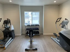 ⭐️Sleeps 10⭐️ Pool and workout room access⭐️ - Image 3