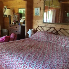 Sleeps2- WiFi - Walkers Paradise - South Facing - Image 4