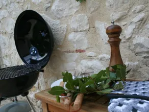 Charming Cottage with Pool in 7ha Property, Near Vineyards & Medieval Sites - Image 3