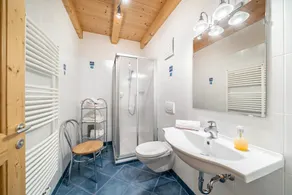 Apartamento vacacional Marschalkhof \"Sankt Helena\" con vistas a la montaña, balcón y Wi-Fi - Image 2