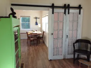 Sweet Southold Beach Cottage<br>North Fork Bay View Rénové avec goût - Image 4