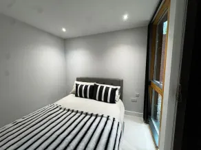 Sheffield City Comfort Apartment - Image 5