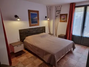 T2 4*,quartier des peintres, calme, plages & centre à pied ,parking privé - Image 4