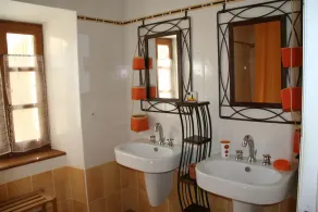Beautiful riverside farmhouse in Southern Ardèche - Image 2