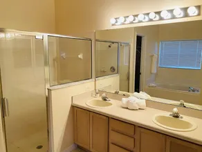 Annes Luxury Pool Home - Image 3