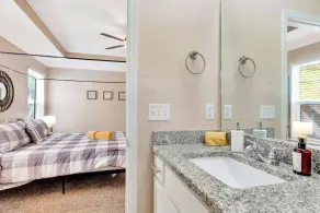 Cityscape Haven at Missionary Ridge with a hot tub - Image 4