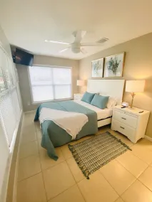 Waterfront Palm Cottage - Image 5