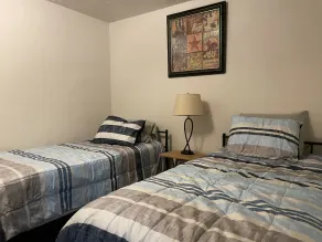 Vacation Condo #5 2BR with full kitchen, walk to river and shops, pets welcome - Image 3