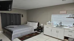 Green Castle Suite in Tampa - Image 4