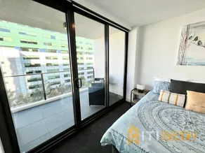 Light & Lovely in Canberra's CBD - 1BR Apt w/Carsp - Image 4