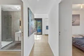 Apartment with garden - Image 4