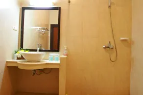 GDW Hotel & Cottage - Image 2