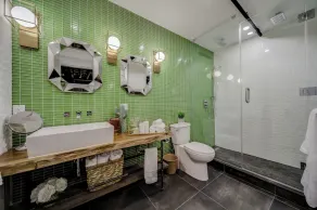 Westlake Hotel - The Neverly Hills Suite - Image 2