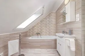Feriehus med udendørs pool og stor have - Image 3