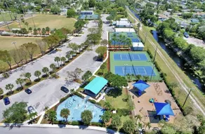 Tropical Oasis with Modern Kitchen & Private Backyard- 15 Min to Beach/Downtown - Image 2