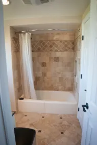 Le quatre chambres / deux salles de bain récemment rénovées Shangri La! - Image 3