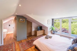 Woodbury: Country house, Shepherd's Hut, stunning views & hot tub - Image 4