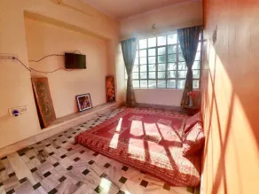 Luxurious 3 bedroom house with kitchen and living area - Image 2