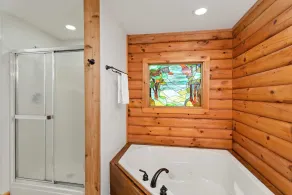 3BR / 3. 5BA Autentiskt Mountain Home med stora vyer, Jacuzzi i Master Suite, Den & Spelrum, Biluthyrning, Nära Skidåkning! - Image 3