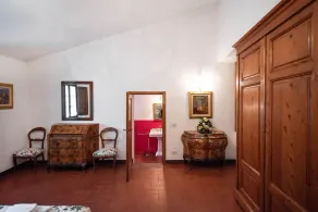 Beautiful house on garden with shared pool just a few minutes Siena Tuscany - Image 3