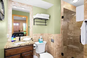 Suite with lake views next to golf course, hiking and winery! Pet friendly. - Image 3