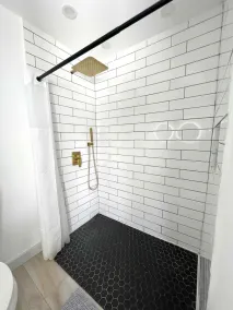 Luxury 5 Bedroom Home, 3 Minute Walk from the Beach - Image 3