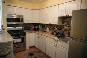 Room K Divine Villa and Resorts 5mins to EWR Airport and 4mins to Penn Station Newark, New York - Image 4