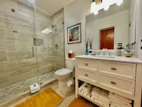 Clearview Villas (LOWER): Casual, Bright, Steps from Sea, Great for families! - Image 3
