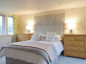 2 bedroom accommodation in Roslin - Image 5