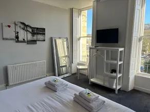 Boutique Retreat in the Heart of Bath — Steps from All the Sights - Image 4