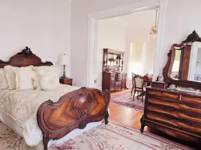 Luxury Boutique Victorian Home Downtown - Image 5