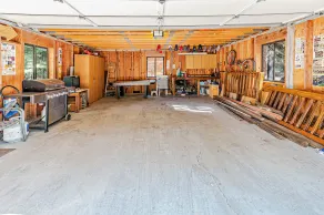 Cabane pittoresque et confortable pour les chiens avec allée plate et garage - Image 3