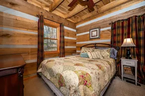 Boondock Vacation Log Cabin - Image 5