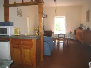 family living at the lake in a cottage in the horse farm - Image 4